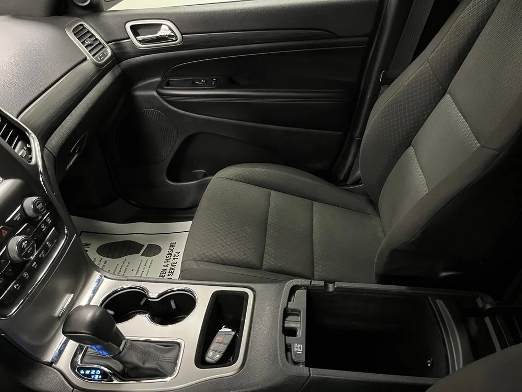 Used 2020 White Jeep Laredo E image 39