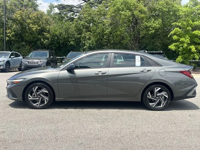 Used 2025 Gray Hyundai SEL Sport image 10