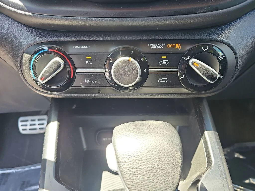 Used 2020 Silver Kia S image 25