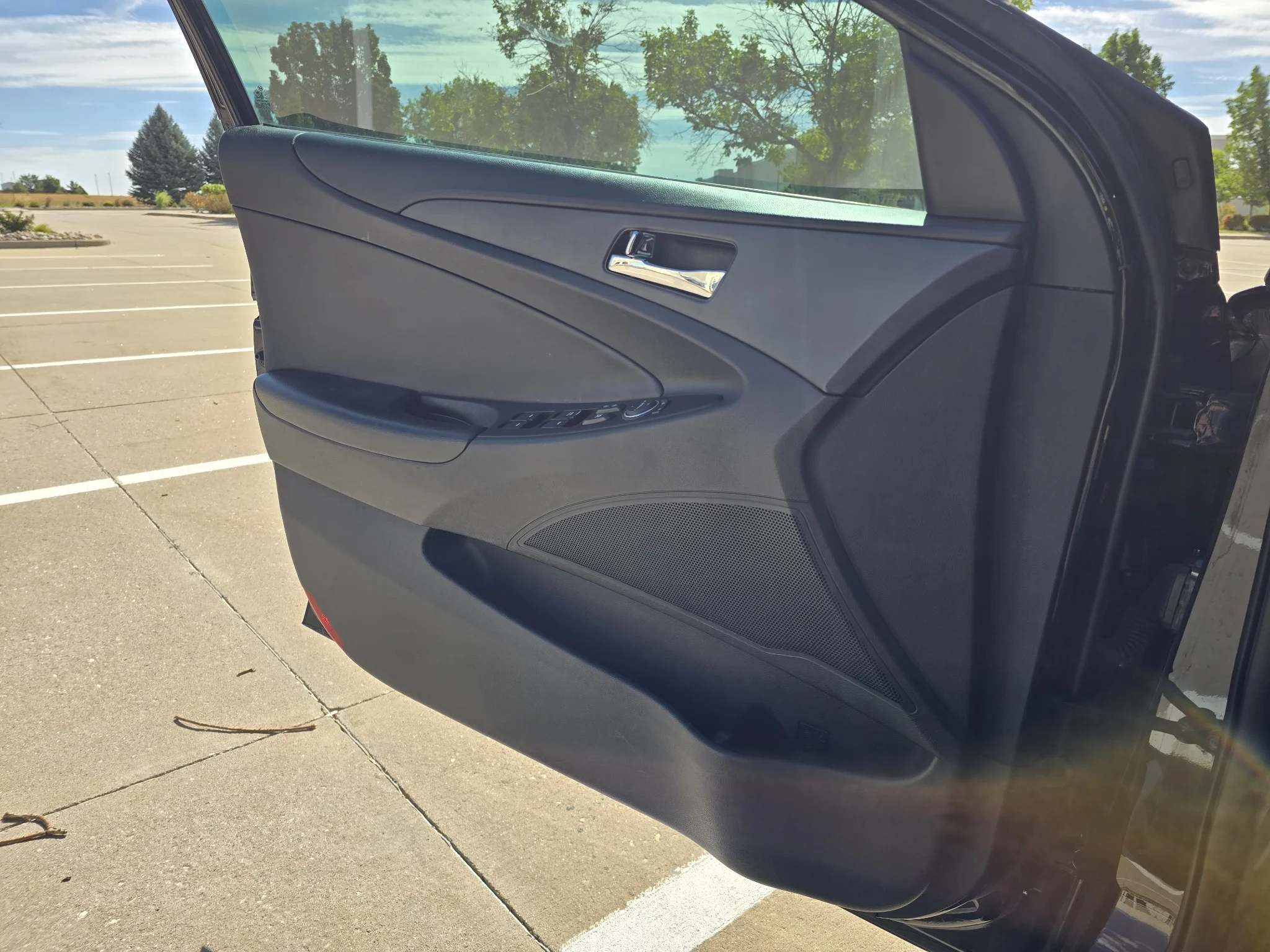 Used 2013 Midnight Black Mica Hyundai SE image 17