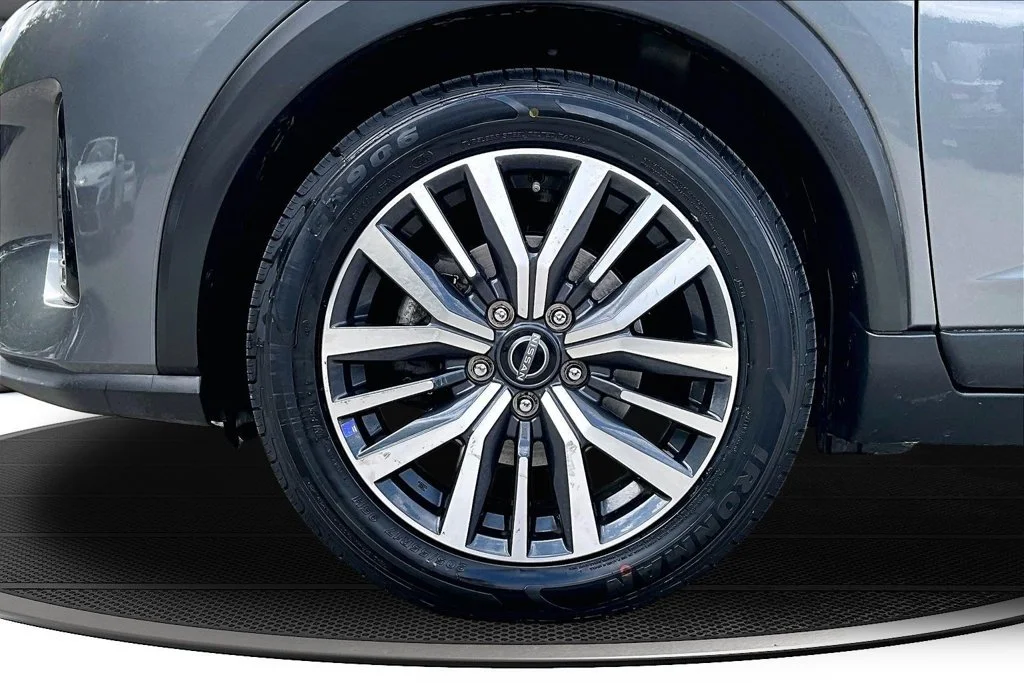 Used 2022 Gray Nissan SV image 34