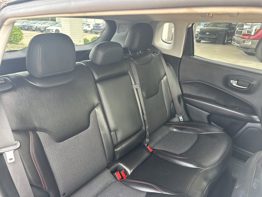 Used 2020 White Clearcoat Jeep Trailhawk image 30