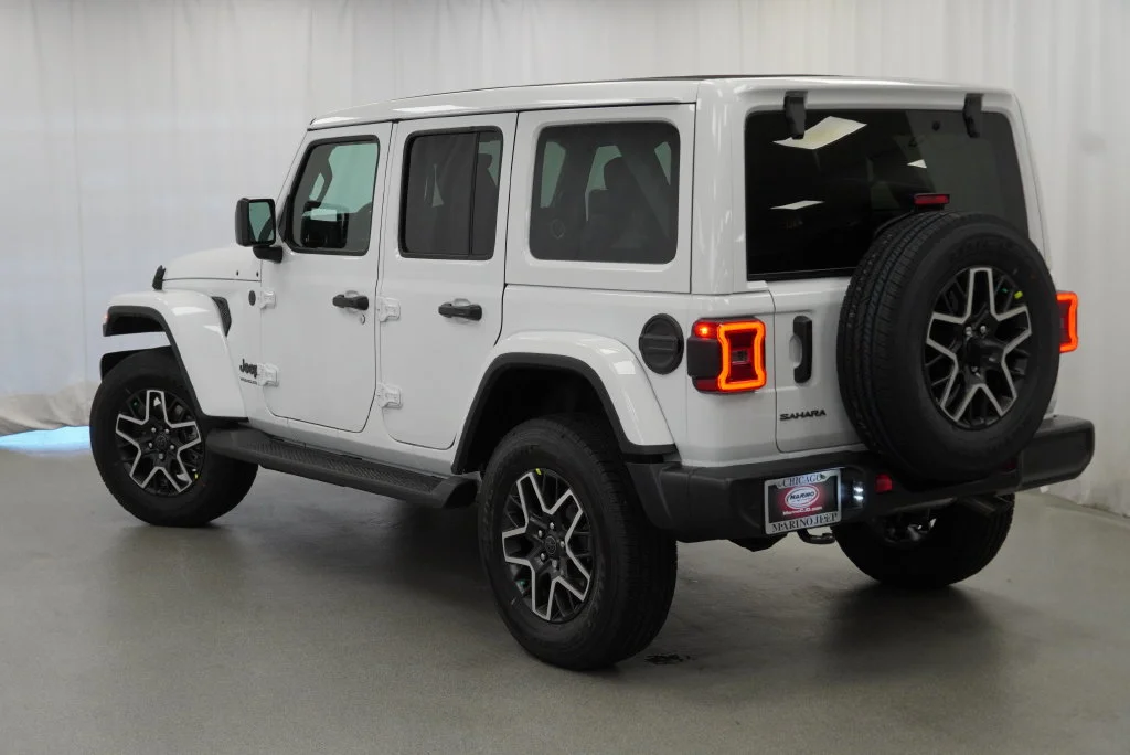New 2027 Bright White Clear-Coat Paint Jeep Sahara image 17