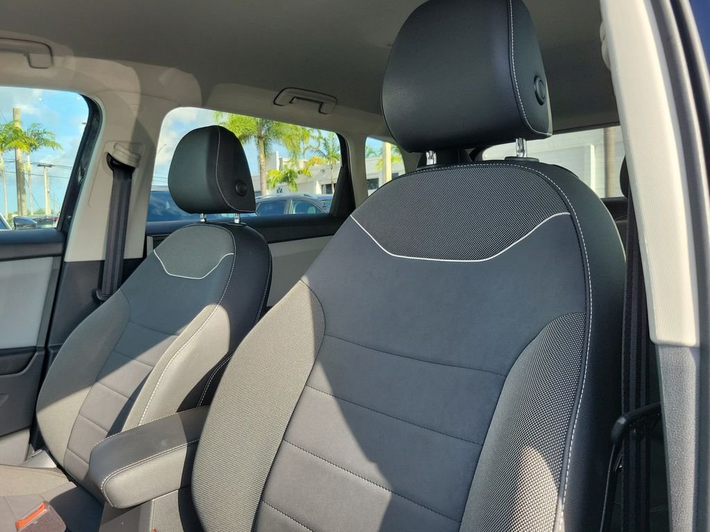 Certified Used 2023 Black Volkswagen 1.5T SE image 15