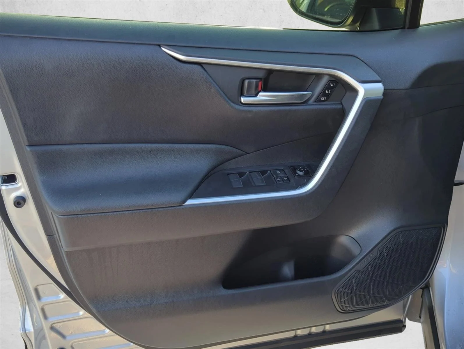 Used 2024 Silver Sky Metallic Toyota Hybrid XLE Premium image 7