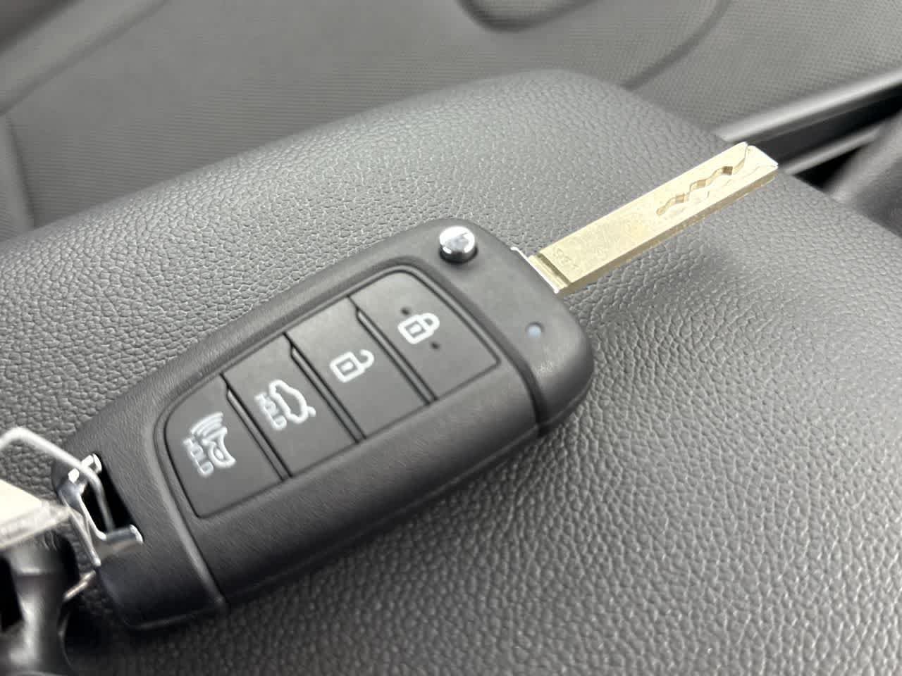 2025 Hyundai Elantra SE - Photo 28