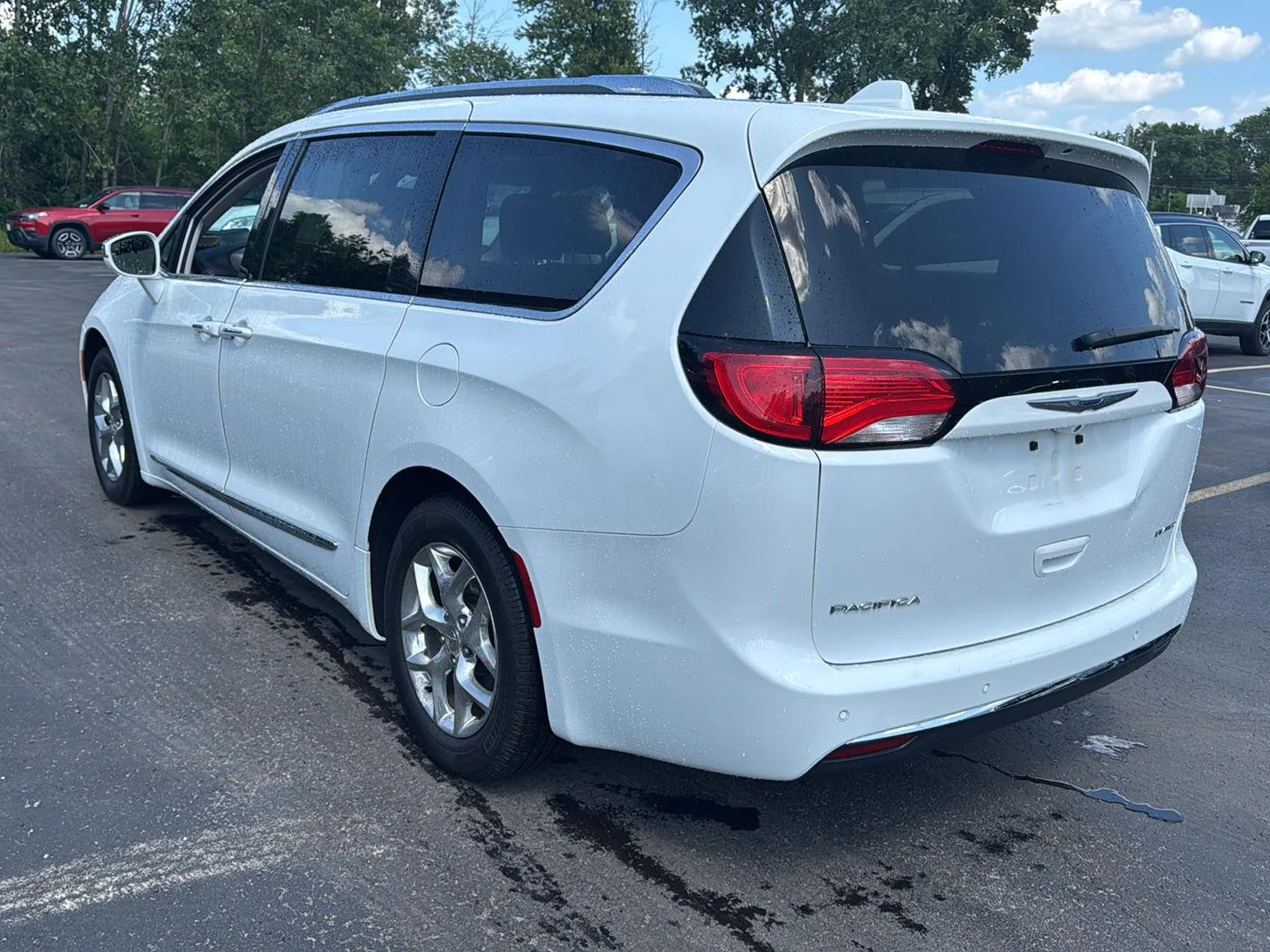 Used 2019 Bright White Clearcoat Chrysler Limited image 5