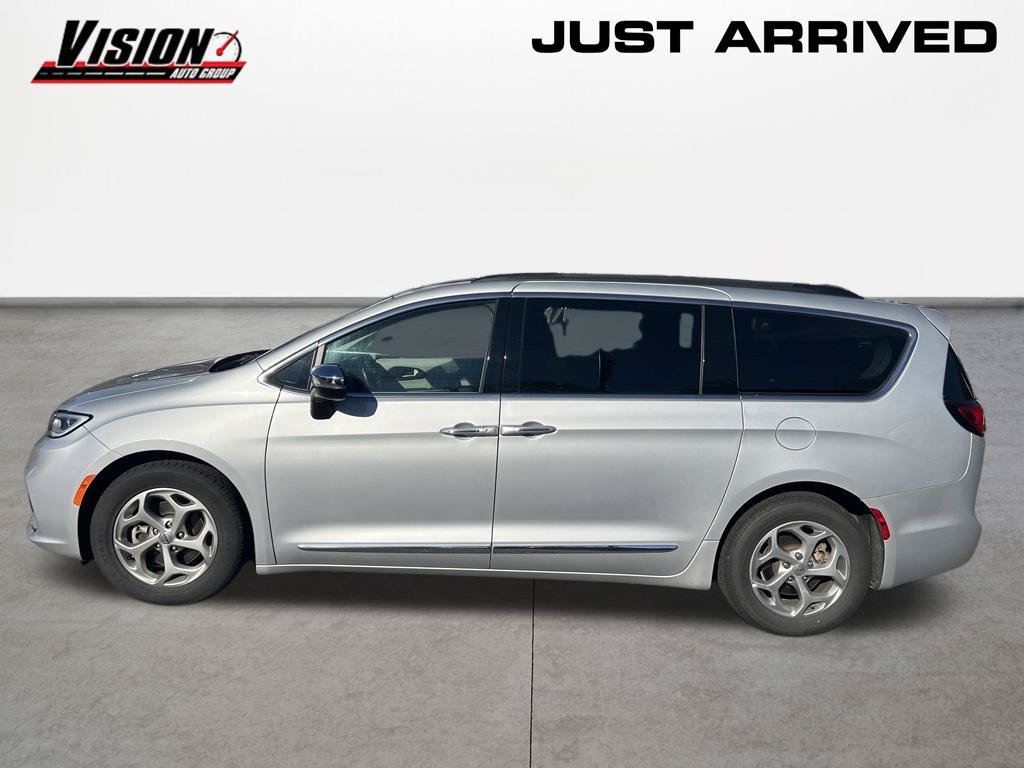Used 2023 Silver Chrysler Limited image 2