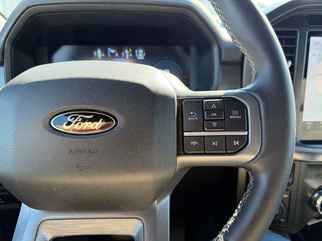 Used 2025 Carbonized Gray Metallic Ford Lariat image 11
