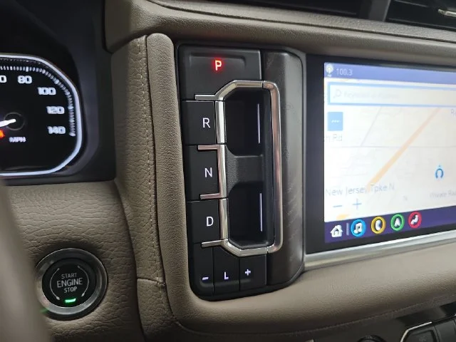 Used 2021 White GMC Denali image 24