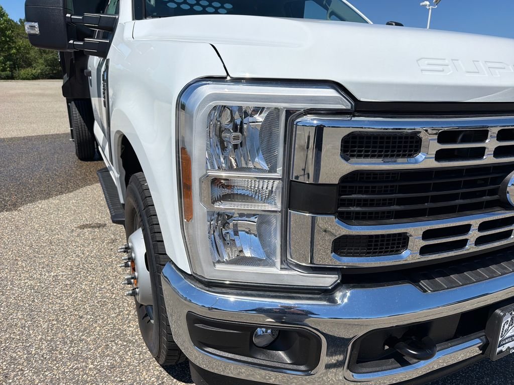 New 2026 Oxford White Ford F-350® XL image 18