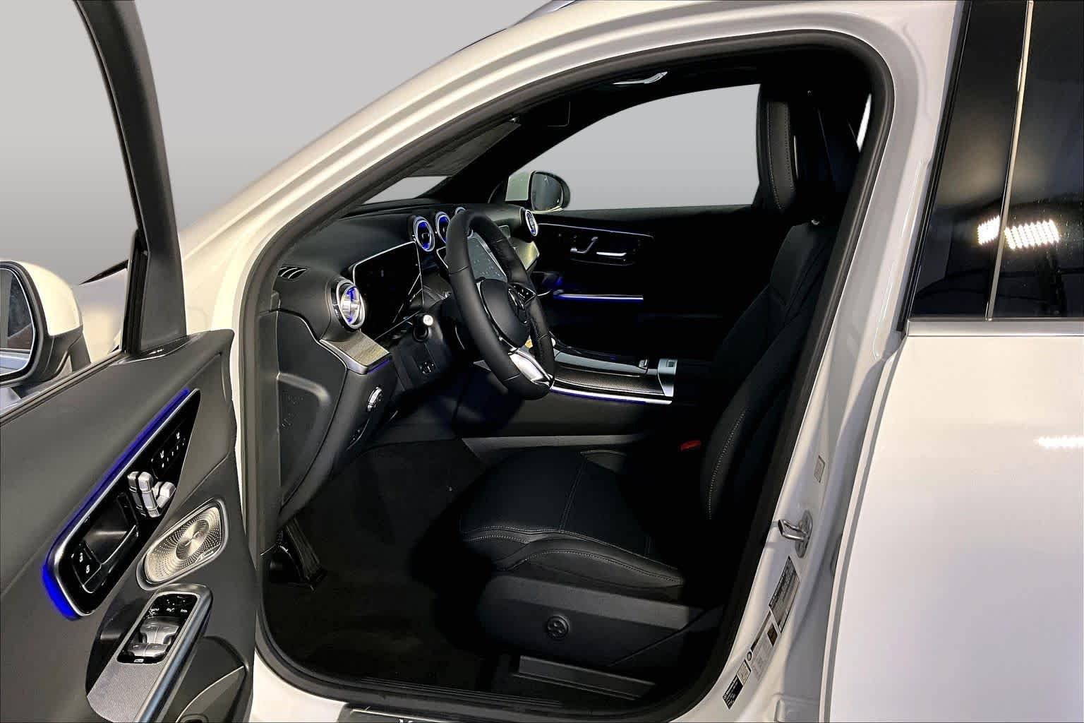 New 2026 Polar White Mercedes-Benz GLC 300 image 13