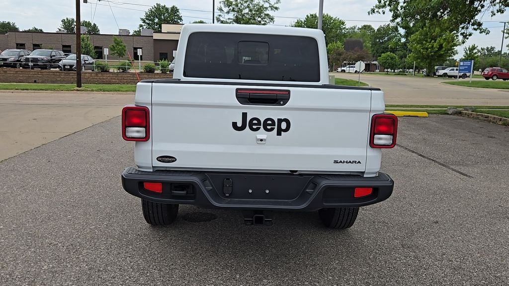 New 2026 Bright White Clear-Coat Exterior Paint Jeep Sahara image 31