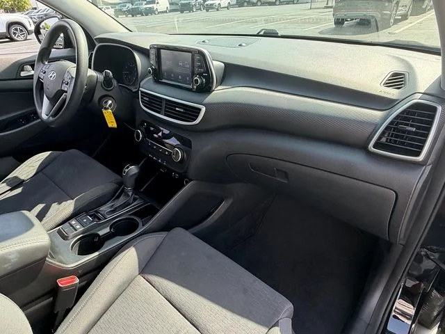 Used 2020 Black Hyundai SE image 17