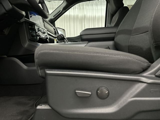 New 2026 Oxford White Ford XLT image 16