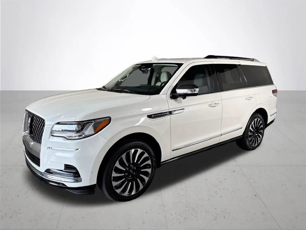 Used 2023 White Lincoln Black Label image 2