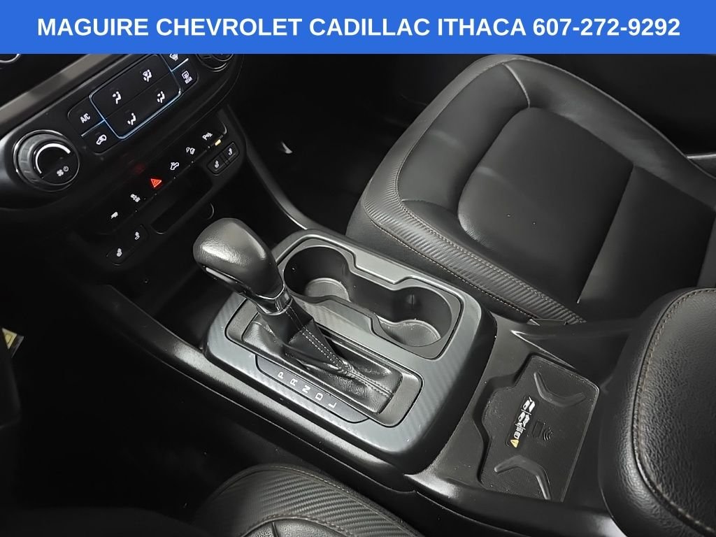 Used 2022 White GMC AT4 w/Leather image 26