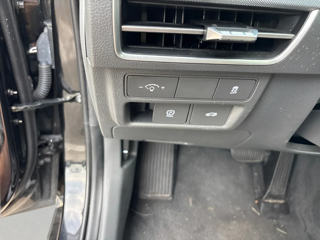 Used 2025 Abyss Black Hyundai SEL image 26