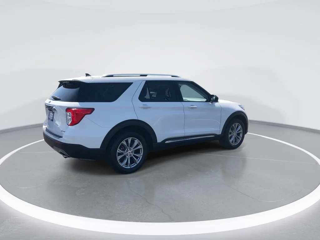 Used 2023 White Ford Limited image 8