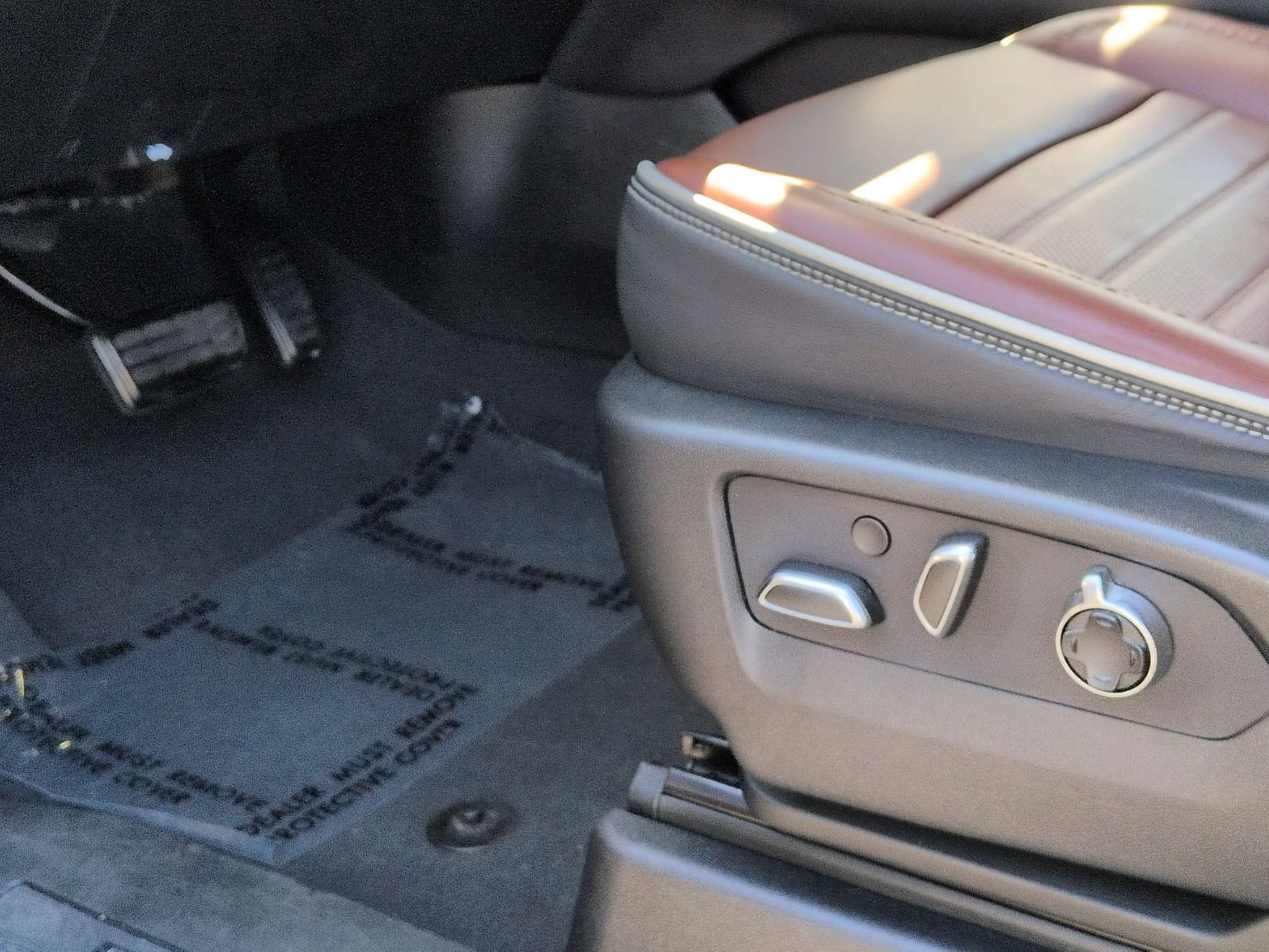 Used 2024 ONYX BLACK GMC Denali Ultimate image 15