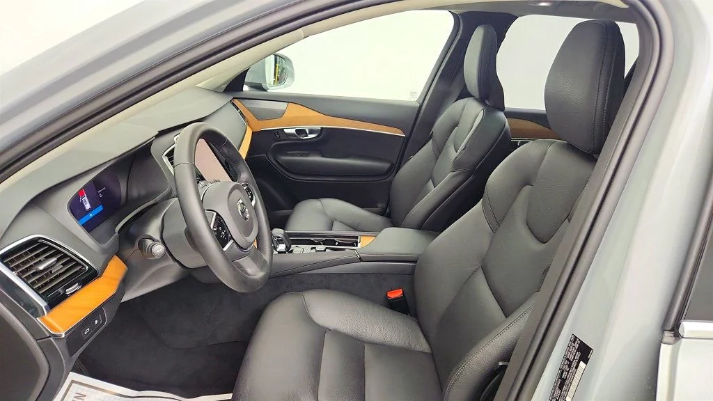 Used 2025 Vapour Grey Metallic Volvo T8 AWD Plus 7-Seater w/ harman/kardon & 21
