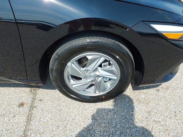 New 2026 Abyss Black Hyundai SE image 31
