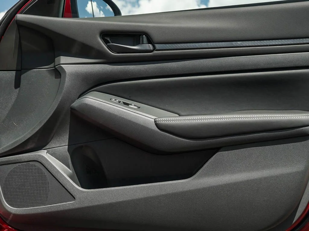 New 2026 Super Black Clearcoat Nissan 2.5 SV image 8