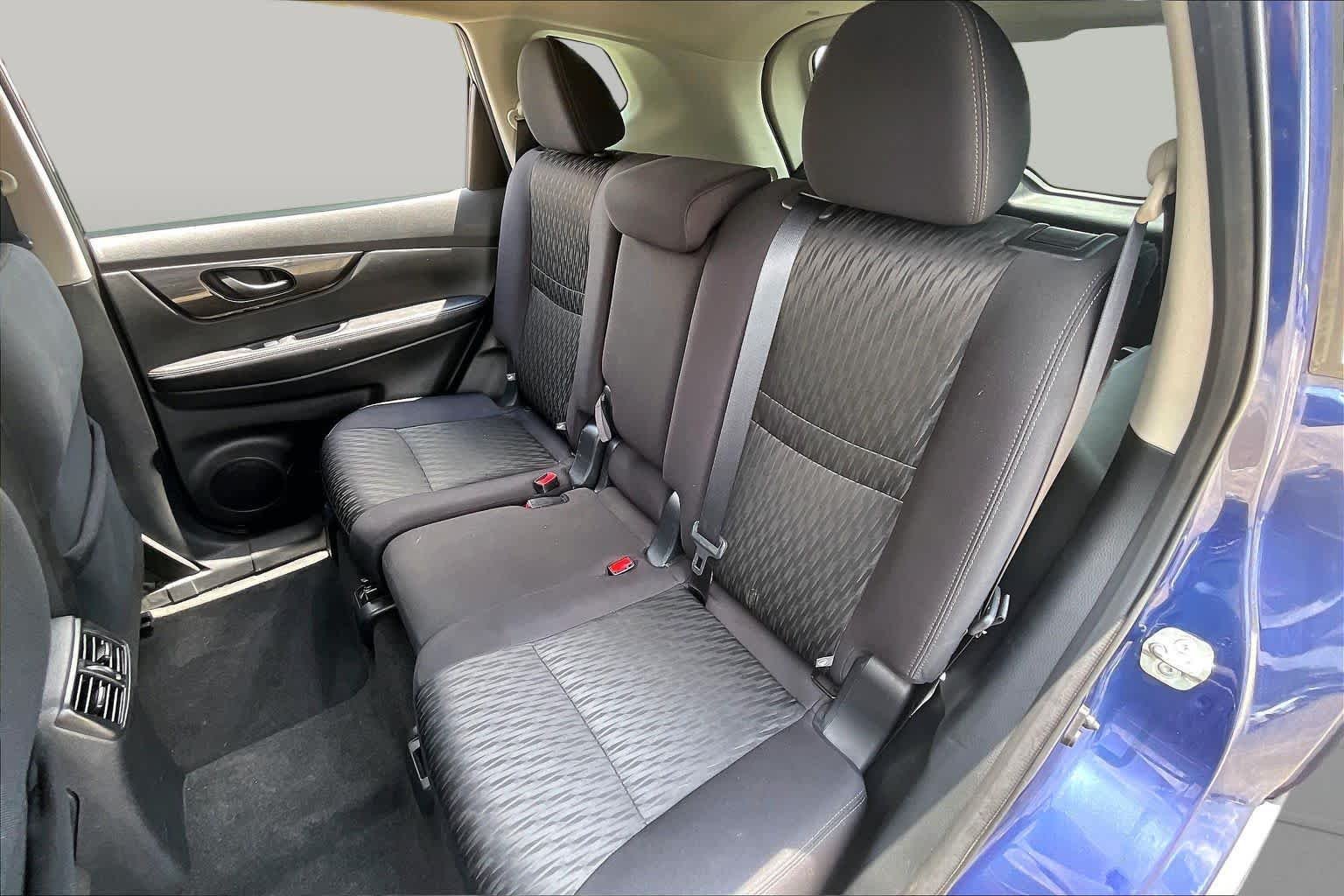 Used 2019 Caspian Blue Metallic Nissan S image 18