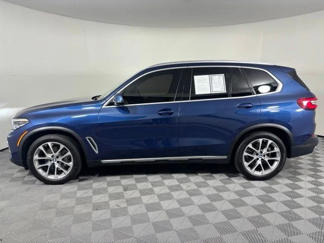 Used 2019 Blue BMW xDrive40i image 4