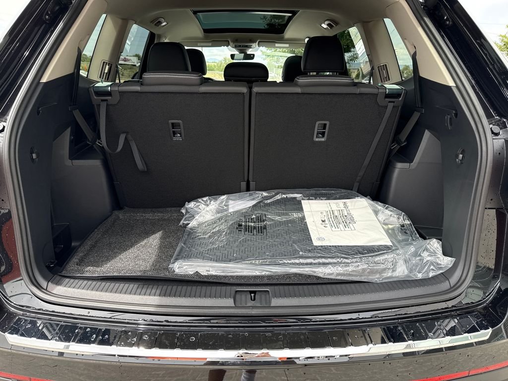 New 2026 Deep Black Pearl Volkswagen 2.0T SEL image 28