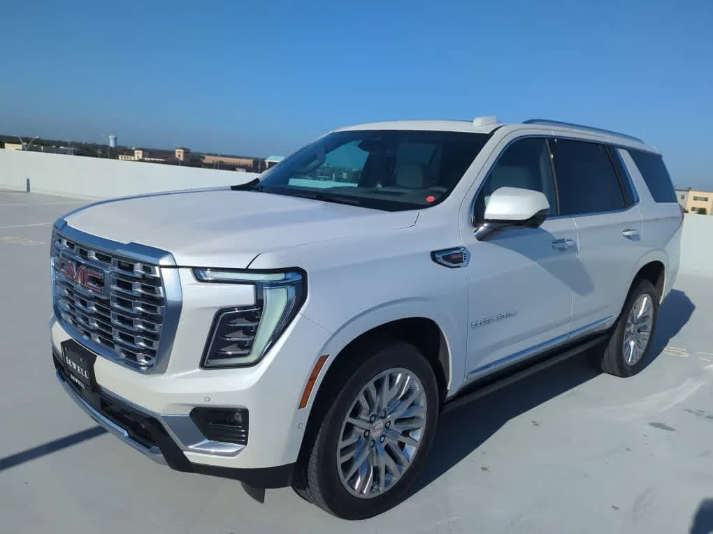Used 2025 White Frost Tricoat GMC Denali image 3