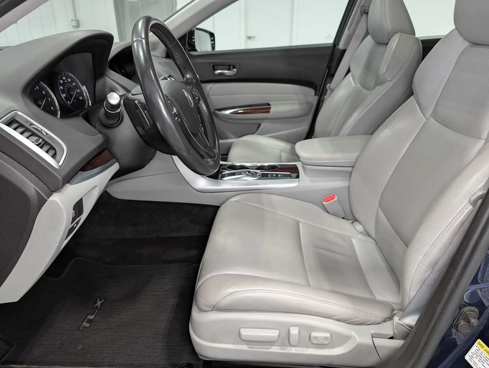 Used 2015 Fathom Blue Pearl Acura V6 Tech image 4