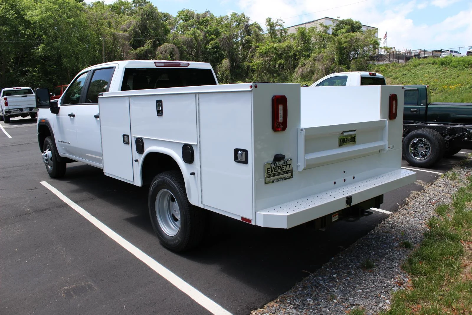 New 2026 Summit White GMC Pro image 3
