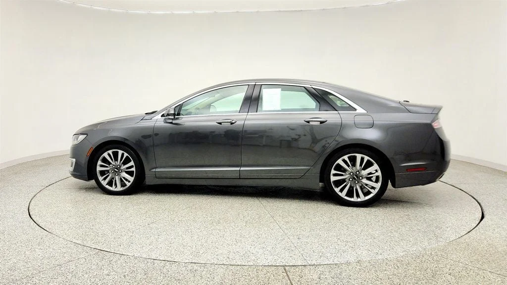 Used 2017 Magnetic Grey Metallic Lincoln Reserve FWD w/ Power Moonroof, 19