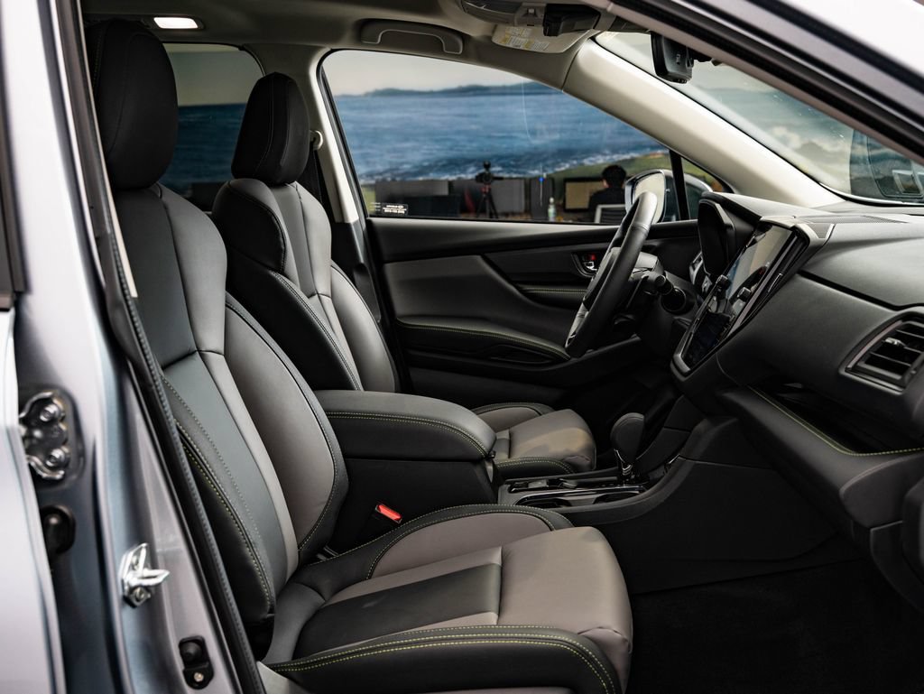 Used 2025 Ice Silver Metallic Subaru Onyx Edition image 26