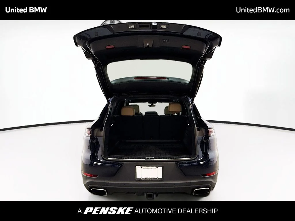 Used 2025  Porsche  image 14