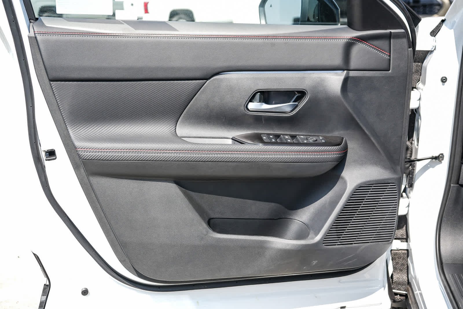 New 2027 Aspen White TriCoat Nissan SR image 23