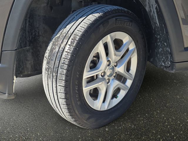 Used 2018 Gray Jeep Sport image 33