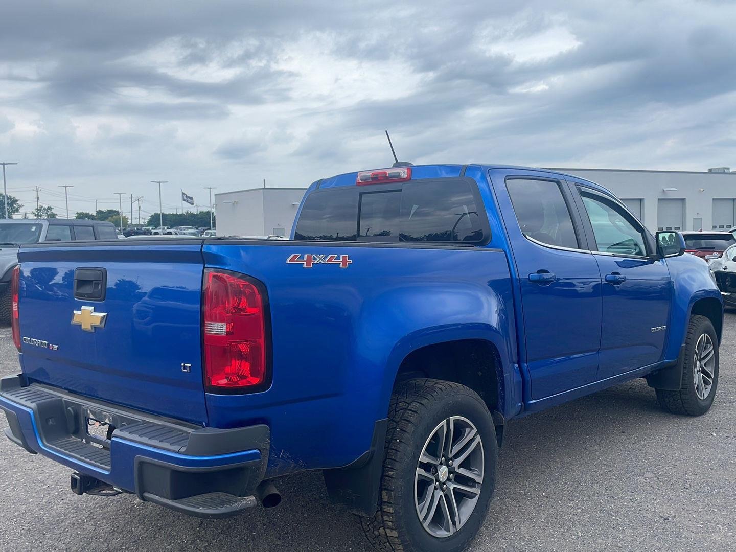 Used 2019 Kinetic Blue Metallic Chevrolet 4WD LT image 10