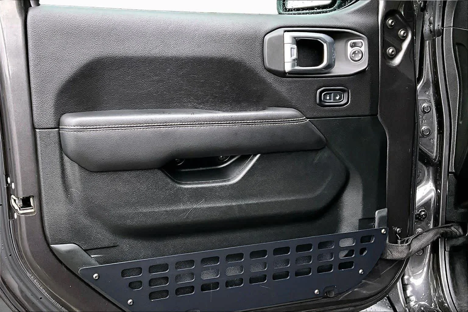 Used 2020 Granite Crystal Metallic Clearcoat Jeep Overland image 20