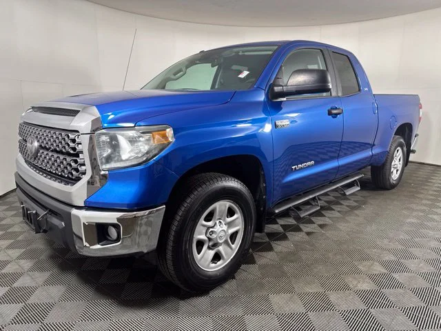 Used 2018 Blue Toyota SR5 image 8
