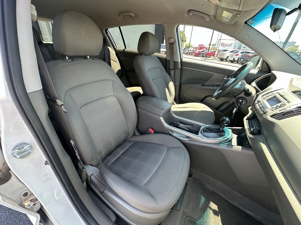 Used 2012 White Kia LX image 17