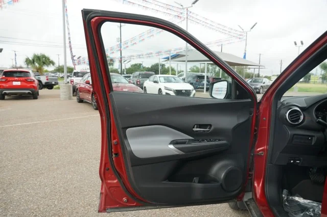 Used 2023 Scarlet Ember Tintcoat Nissan SR image 15