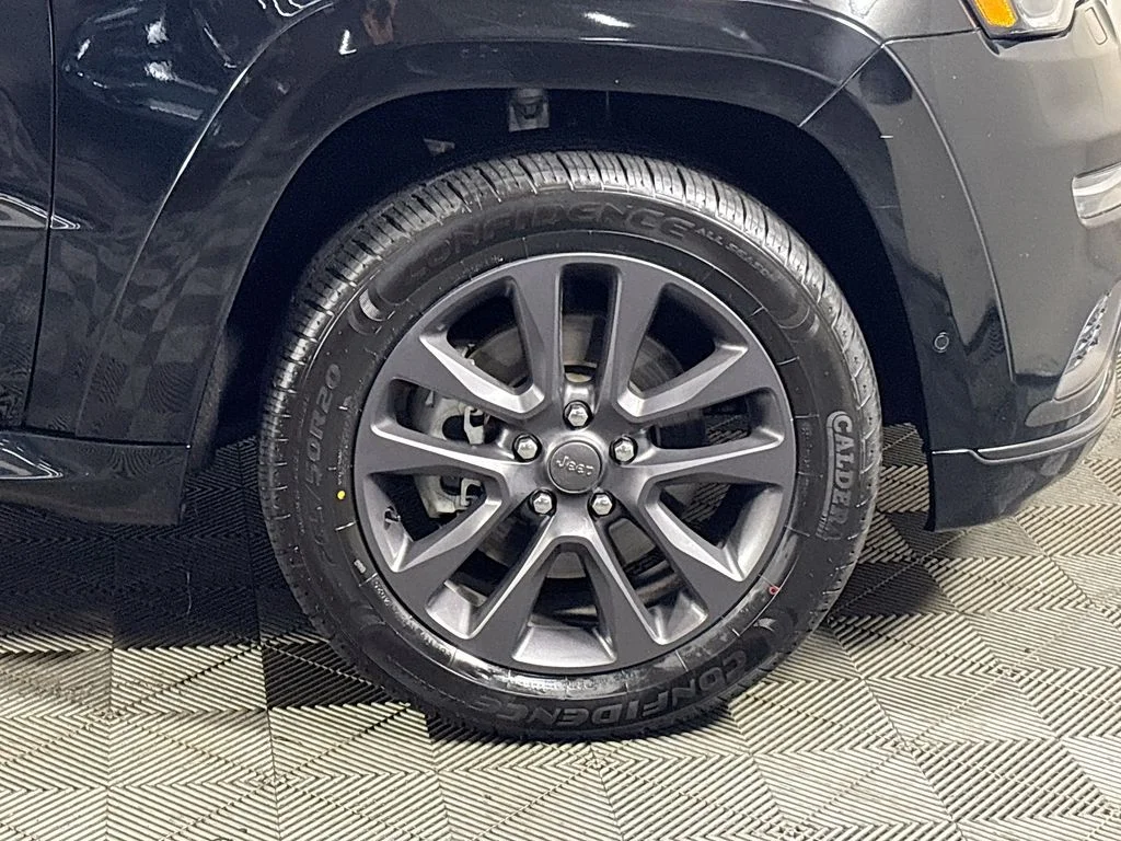 Used 2018 Black Jeep Overland image 24