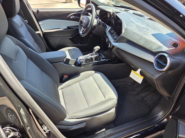 2025 Chevrolet Trax LT - Photo 15
