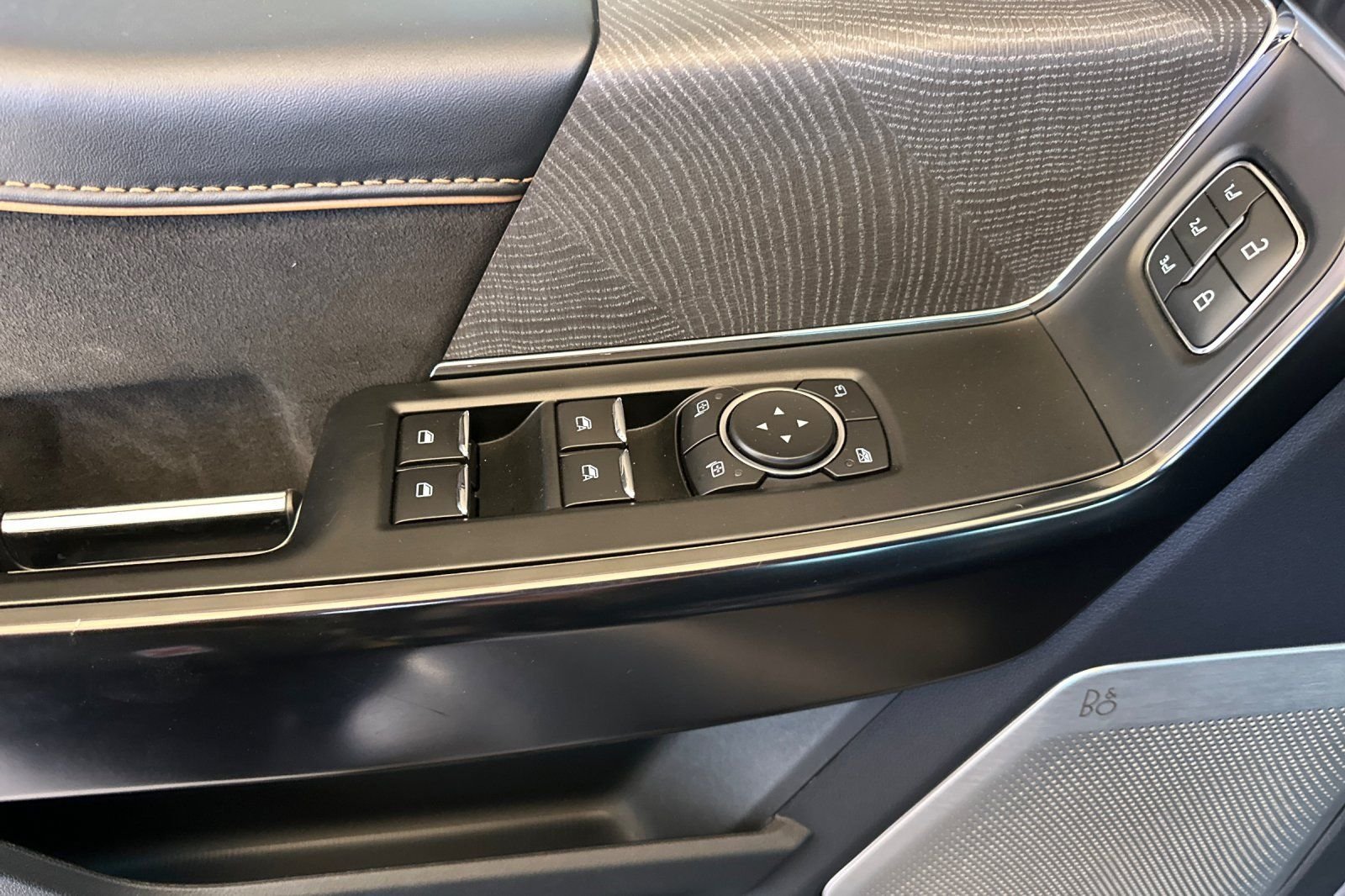 Used 2022 Gray Ford Platinum image 10