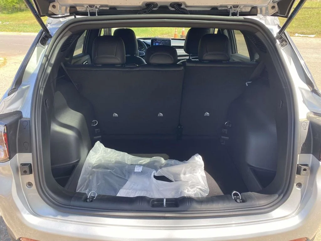 New 2026 Silver Zynith Metallic Clearcoat Jeep Latitude Altitude image 9