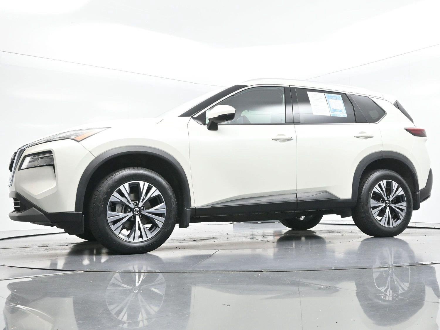 Used 2021 Pearl White Tricoat Nissan SV image 48