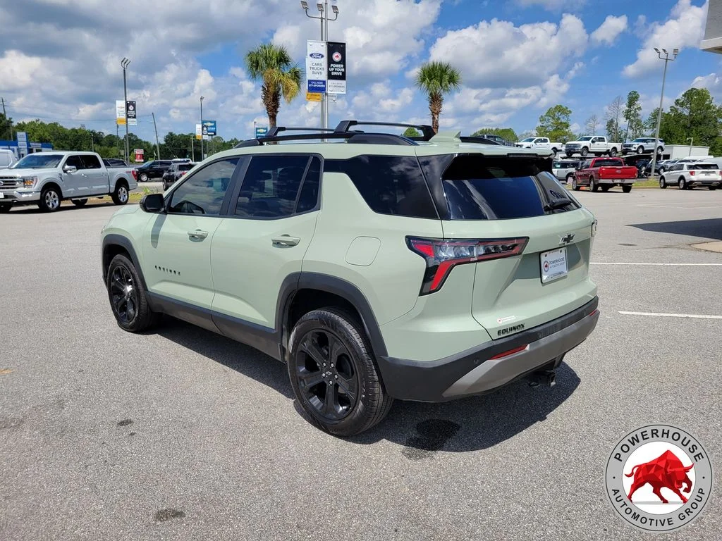 Used 2025 Green Chevrolet LT image 3