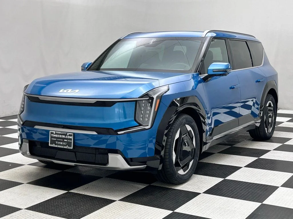 Used 2024 Blue Kia Land image 4